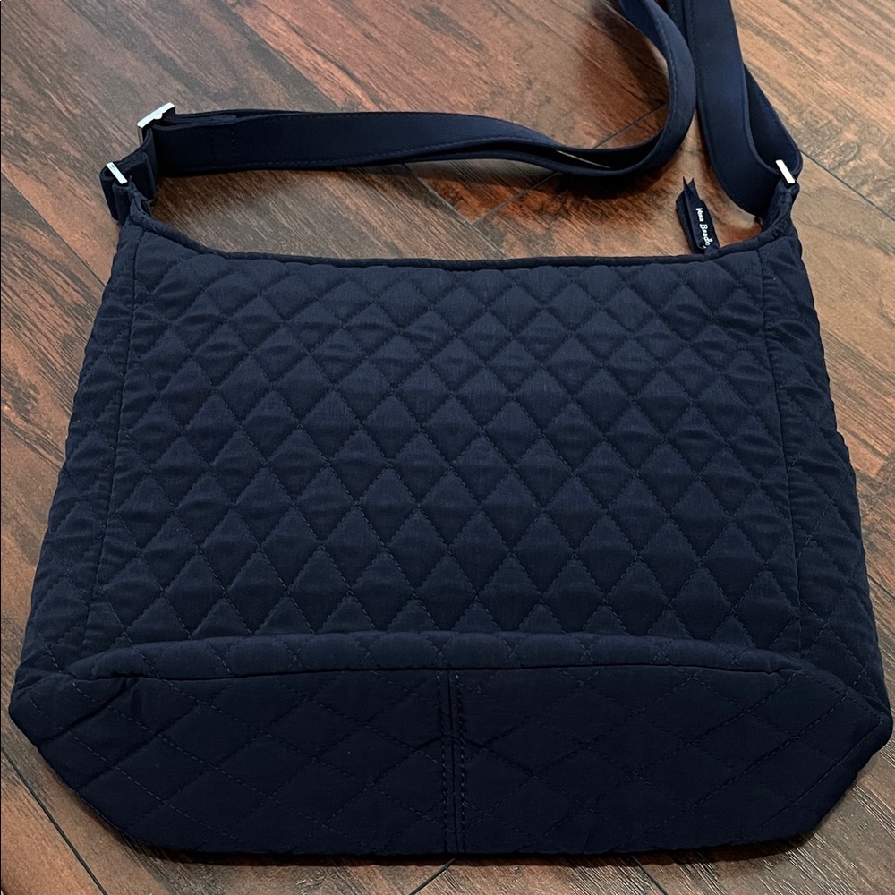 Vera Bradley XL Crossbody in Navy Microfiber NWOT - Picture 2 of 10
